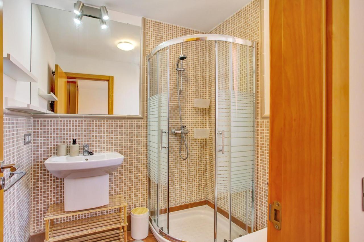 Premium Family House Apartment คอร์ราเลโฮ ภายนอก รูปภาพ